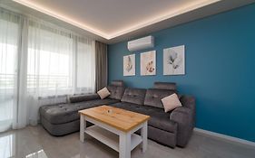 Blue Home Atana Near Airport